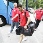 20.06.2017 Cedzyna. Reprezentacja Polski U21 przed hotelem Uroczysko. / Jarosław Kubalski / Radio Kielce