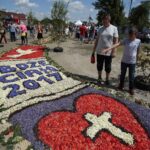 15.06.2017 Spycimierz. Dywany kwiwetne / Włodzimierz Batóg / Radio Kielce