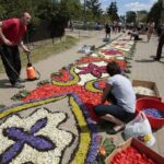 15.06.2017 Spycimierz. Dywany kwiwetne / Włodzimierz Batóg / Radio Kielce