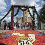 15.06.2017 Spycimierz. Dywany kwiwetne / Włodzimierz Batóg / Radio Kielce