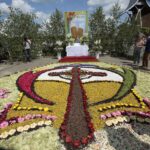 15.06.2017 Spycimierz. Dywany kwiwetne / Włodzimierz Batóg / Radio Kielce