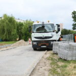 Kielce. Osiedle Uroczysko. Modernizacja ulicy wiodącej do przedszkola (14.06.2017) / Marzena Mąkosa / Radio Kielce