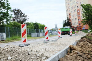 Kielce. Osiedle Uroczysko. Modernizacja ulicy wiodącej do przedszkola (14.06.2017) / Marzena Mąkosa / Radio Kielce