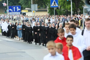 15.06.2017 Kielce. Procesja Bożego Ciała. / Marzena Mąkosa / Radio Kielce
