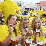 16.06.2017 Kielce. Szwedzcy kibice na kieleckim rynku. / Marzena Mąkosa / Radio Kielce