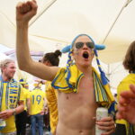 16.06.2017 Kielce. Szwedzcy kibice na kieleckim rynku. / Marzena Mąkosa / Radio Kielce