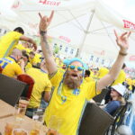 16.06.2017 Kielce. Szwedzcy kibice na kieleckim rynku. / Marzena Mąkosa / Radio Kielce