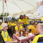 16.06.2017 Kielce. Szwedzcy kibice na kieleckim rynku. / Marzena Mąkosa / Radio Kielce