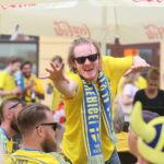 16.06.2017 Kielce. Szwedzcy kibice na kieleckim rynku. / Marzena Mąkosa / Radio Kielce