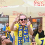 16.06.2017 Kielce. Szwedzcy kibice na kieleckim rynku. / Marzena Mąkosa / Radio Kielce