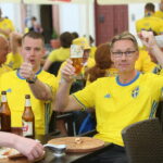 16.06.2017 Kielce. Szwedzcy kibice na kieleckim rynku. / Marzena Mąkosa / Radio Kielce