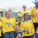 16.06.2017 Kielce. Szwedzcy kibice na kieleckim rynku. / Marzena Mąkosa / Radio Kielce