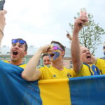 16.06.2017 Kielce. Szwedzcy kibice na kieleckim rynku. / Marzena Mąkosa / Radio Kielce