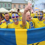 16.06.2017 Kielce. Szwedzcy kibice na kieleckim rynku. / Marzena Mąkosa / Radio Kielce