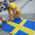 16.06.2017 Kielce. Szwedzcy kibice na kieleckim rynku. / Marzena Mąkosa / Radio Kielce