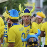 16.06.2017 Kielce. Szwedzcy kibice na kieleckim rynku. / Marzena Mąkosa / Radio Kielce