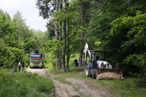 06.06.2017 Kielce. Góra Brusznia - transport nowego krzyża. / Marzena Mąkosa / Radio Kielce