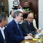 21.06.2017 Kielce. Spotkanie prezydenta Kielc z przedstawicielami UEFA. / Marzena Mąkosa / Radio Kielce