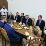 21.06.2017 Kielce. Spotkanie prezydenta Kielc z przedstawicielami UEFA. / Marzena Mąkosa / Radio Kielce