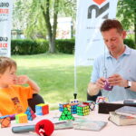 28.06.2017 Kielce. "Stacja Wakacje" - Wspólne układanie Kostki Rubika. / Marzena Mąkosa / Radio Kielce