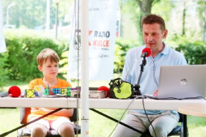 28.06.2017 Kielce. "Stacja Wakacje" - Wspólne układanie Kostki Rubika. / Marzena Mąkosa / Radio Kielce