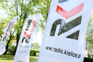 28.06.2017 Kielce. "Stacja Wakacje" - Wspólne układanie Kostki Rubika. / Marzena Mąkosa / Radio Kielce