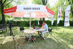 28.06.2017 Kielce. "Stacja Wakacje" - Wspólne układanie Kostki Rubika. / Marzena Mąkosa / Radio Kielce