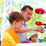 28.06.2017 Kielce. "Stacja Wakacje" - Wspólne układanie Kostki Rubika. / Marzena Mąkosa / Radio Kielce