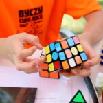 28.06.2017 Kielce. "Stacja Wakacje" - Wspólne układanie Kostki Rubika. / Marzena Mąkosa / Radio Kielce