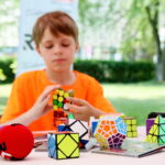 28.06.2017 Kielce. "Stacja Wakacje" - Wspólne układanie Kostki Rubika. / Marzena Mąkosa / Radio Kielce