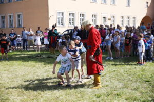 11.06.2017 Podzamcze Chęcińskie. Szlakiem Jana III Sobieskiego. / Marzena Mąkosa / Radio Kielce