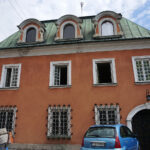 Jędrzejów. Renowacja zabytkowych okien w Muzeum im. Przypkowskich / Ewa Pociejowska-Gawęda / Radio Kielce