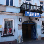 Jędrzejów. Renowacja zabytkowych okien w Muzeum im. Przypkowskich / Radio Kielce