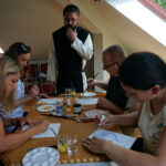 Jędrzejów. Warsztaty pisania ikon w Klasztorze Ojców Cystersów (24.07.2017) / Ewa Pociejowska-Gawęda / Radio Kielce