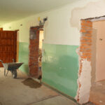 Suchedniów. Remont budynku gimnazjum przy ulicy Szarych Szeregów (25.07.2017) / Tomasz Piwko / Radio Kielce