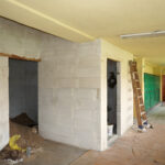 Suchedniów. Remont budynku gimnazjum przy ulicy Szarych Szeregów (25.07.2017) / Tomasz Piwko / Radio Kielce