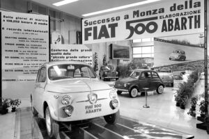 Fiat 500 ma 60 lat. Pierwsza „500-tka” wyjechała z fabryki w Turynie 4 lipca 1957 roku / FCA Poland