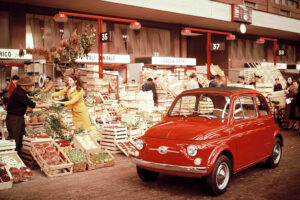 Fiat 500 ma 60 lat. Pierwsza „500-tka” wyjechała z fabryki w Turynie 4 lipca 1957 roku / FCA Poland