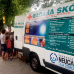 21.07.2017 Kielce. Badanie skóry w mobilnej klinice na Barwinku. / Iwona Murawska / Radio Kielce