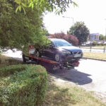 Sprzątanie ulicy Bohaterów Warszawy w Kielcach; samochód, laweta / Marcin Różyc / Radio Kielce