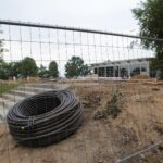 Ostrowiec Świętokrzyski. Budowa nowych basenów odkrytych w kompleksie Rawszczyna / Robert Felczak / Radio Kielce