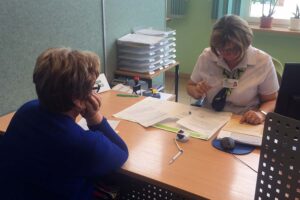 Kielce. Pracownicy ZUS informują o przyszłych emeryturach / Iwona Murawska / Radio Kielce