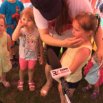 Stąporków. "Stacja: Wakacje" - mieszkańcy grali w kapsle oraz czytali fragmenty "Wesela" / Marek Wtorek / Radio Kielce