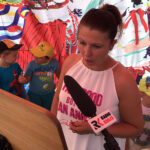 Stąporków. "Stacja: Wakacje" - mieszkańcy grali w kapsle oraz czytali fragmenty "Wesela" / Marek Wtorek / Radio Kielce