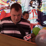 Stąporków. "Stacja: Wakacje" - mieszkańcy grali w kapsle oraz czytali fragmenty "Wesela" / Marek Wtorek / Radio Kielce