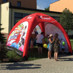 Stąporków. "Stacja: Wakacje" - mieszkańcy grali w kapsle oraz czytali fragmenty "Wesela" / Marek Wtorek / Radio Kielce