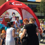 Stąporków. "Stacja: Wakacje" - mieszkańcy grali w kapsle oraz czytali fragmenty "Wesela" / Marek Wtorek / Radio Kielce