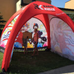 Stąporków. "Stacja: Wakacje" - mieszkańcy grali w kapsle oraz czytali fragmenty "Wesela" / Marek Wtorek / Radio Kielce