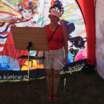 Stąporków. "Stacja: Wakacje" - mieszkańcy grali w kapsle oraz czytali fragmenty "Wesela" / Marek Wtorek / Radio Kielce