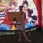 Stąporków. "Stacja: Wakacje" - mieszkańcy grali w kapsle oraz czytali fragmenty "Wesela" / Marek Wtorek / Radio Kielce